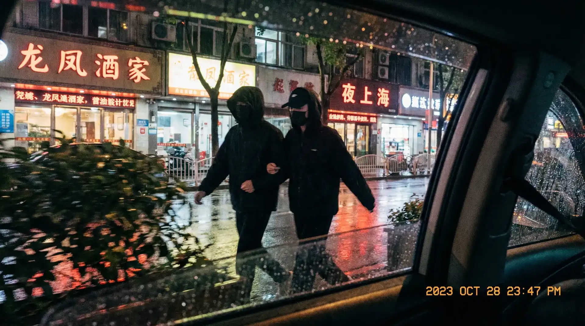 日本动态120秒免费 - 顶流明星深夜密会现场抓拍照片